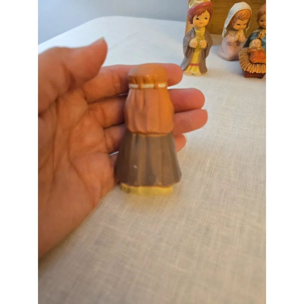 Vintage Nativity Set with Stable And 13 Figurines